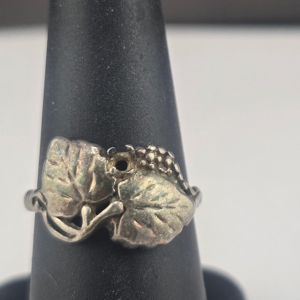 Vintage Estate Ring Sterling Silver Tone Grape Leaf Botanical Design Size 7.5